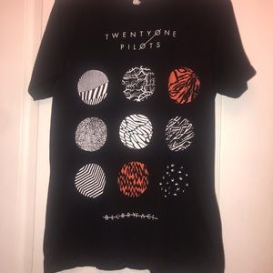 Twenty one pilots band T-shirt.